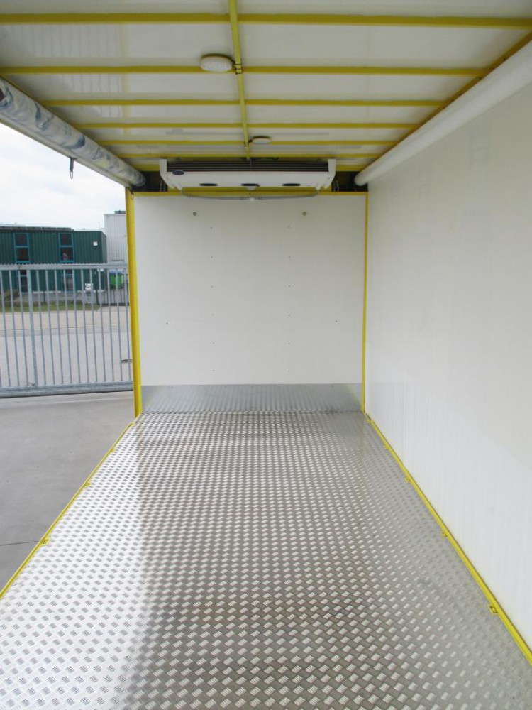 rolgordijn met geïsoleerd dak - frigo - aluminium vloer - COC2de fase